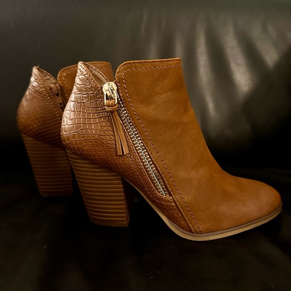 Call It Spring Vegan Leather Wedges (Women’s 7.5) - Picture 3 of 10